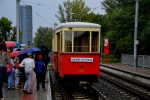 19.08.2017: Den afkoblede museumsbivogn nr. 135 ved perronen på endestationen Jungmannova.
