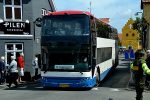 18.06.2016: Scania/Berkhof Axial dobbeltdækkerbus fra Svaneke-Nexø Bustrafik på hjørnet af Pilegade og Vestergade i Allinge.