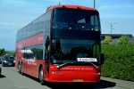 18.06.2016: Svaneke-Nexø Bustrafiks DAF/Bova Synergy dobbeltdækkerbus med navnet “Malou” på Møllevangen i Allinge.