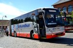 18.06.2017: Gråhundbus Volvo B12MA-55/Jonckheere ledbus nr. 26 på Kirkepladsen i Allinge.
