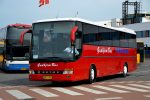 15.06.2017: En usædvanlig gæst - en Setra/Kässbohrer bus fra Gudhjem Bus - på linje 9 ved færgeterminalen på Rønne Havn i en af folkemødedagene.