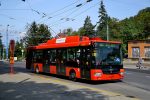22.08.2017: Škoda 30Tr SOR trolleybus nr. 6006 ved afgangsstoppestedet i vendesløjfen på endestationen Búdková.
