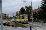 26.10.2018: Tatra KT4Dt vogntog med nr. 152 bagest på vej mellem endestationen Gumieńce og stoppestedet Kwiatowa.