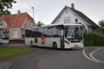 15.06.2019: Volvo B7R-72 bus nr. 31 fra John's Turistfart på hjørnet af Vestergade og Storegade i Allinge.