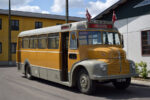 Leyland Comet bussen fra 1949 ses her på Neergaards Plads. Bussen blev ovetaget af Sporvejshistorisk Selskab fra HT Museet i 2003.