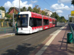 21.08.2019: Stadler Variobahn nr. 437 ved stoppestedet Holzmarktstraße ved Nuthestraße.