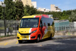 27.09.2021: Iveco Daily A70 C17 bus nr. 2020 på Carrer del Marquès de la Fontsanta ved opkørslen fra Palmas busstation.