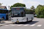 01.06.2023: Mercedes Integro bussen “Kjælingen” fra Gudhjem Bus på trafikterminalen i Aakirkeby.