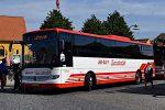 16.06.2023: Mercedes-Benz Integro bus fra Jan-Ole's Turisttrafik på Kirketorvet i Allinge.