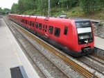 14.06.2008: Fjerdegenerations S-tog bestående af 8 enheder på Emdrup Station på vej mod Farum.