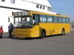 08.09.2009: BAT Volvo B10M bus nr. 716 på Krydstogtkajen i Rønne ved siden af krydstogtskibet Seaborn Pride.