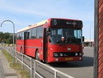 24.08.2009: DAB12 bussen “Fina” fra Østbornholms Lokaltrafik er netop kommet til Rønne som linje 5 i morgenmyldretiden og holder her på garageanlægget på Remisevej i Rønne og afventer en tur i vaskeanlægget.