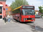 10.07.2009: Østbornholms Turistfarts DAB12 bus “Gry” ved stoppestedet ved Østermarie Brugs.