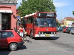25.08.2009: Leyland/DAB serie 7 bussen “Vips” fra Gudhjem Bus på Torvet i Østermarie.