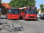 25.08.2009: Tidligere Iversen-bus nr. 7603 og DAB12 bussen “Kjælingen” fra Gudhjem Bus mødes på torvet i Østermarie.