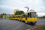 15.10.2012: Tatra KT4D vogntog med nr. 7057 forrest svinger fra Allee der Kosmonauten ind i Rhinstraße.