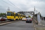 15.10.2012: Tatra KT4D vogntog med nr. 6092 forrest i Bornholmer Straße på vej ind på broen over Bornholmer Straße S-Bahn station.