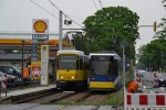 18.05.2013: Bl.a. ved stoppestedet Bütower Straße kan de modkørende vogne krydse hinanden på den enkeltsporede strækning mellem Mahlsdorf Süd og Mahlsdorf S-Bahnhof.