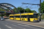 19.05.2013: Adetranz GT6-97 enretningsvogn nr. 1100 i Berliner Straße ved S-Bahnhof Pankow.