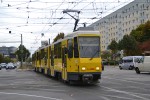 15.10.2012: Tatra KT4D vogntog med nr. 6041 forrest på Landsberger Allee ved Petersburger Straße.