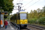15.10.2012: Tatra KT4D vogntog med nr. 6152 ved stoppestedet ved Das Evangelische Krankenhaus Königin Elisabeth Herzberge.