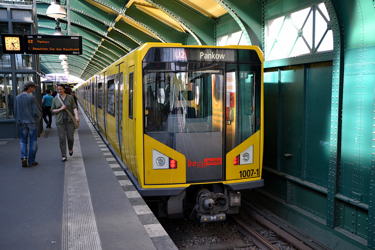 19.05.2013: Bombardier HK06 vogntog nr. 1007 på U-Bahnhof Schönhauser Allee.