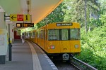 19.05.2013: F U-Bahn vogntog med vogn nr. 2751 på stationen Scharnweberstraße.