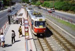 22.07.2003: Vogntog type T3SUCS nr. 7727+7728 ved stoppestedet Botanická záhrada. Begge vogne leveredes til DP i 1983 med hhv. nr. 727 og 728, hvilket dog hurtigt ændredes til de nuværende numre.