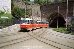 22.07.2003: Vogntog type T3SUCS nr. 7727+7728 forlader sporvejstunnelen ved Chatam Sófer. Dette var ikke en del af linje 12’s normale strækning. Begge vogne leveredes til DP i 1983 med hhv. nr. 727 og 728, hvilket dog hurtigt ændredes til de nuværende numre.