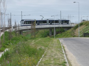 17.03.2008: Vogntog på sporvejsbroen over Avenida José Cardoso Pires på vej fra Pragal mod Boa Esperança.