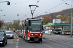 25.10.2014: Tatra T6A5 vogntog med nr. 8695 i gaden Plzeňská ved stoppestedet Kotlářská.