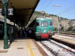 14.10.2004: Elektromotortog af typen ALe841 som regionaltog på Taormina-Giardini Station.