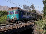 18.10.2004: Elektromotortog af type ALe841 som regionaltog, her mellem Taormina-Giardini og Alcantara.