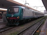 20.10.2005: Regionaltog med el-lokomotiv nr E464.182 på Catania Centrale.