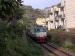 24.10.2005: Eurocitytog med el-lokomotiv nr E636.382 på vej gennem Giardini Naxos.