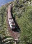 18.10.2006: Lokaltog med E646 el-lokomotiv på kyststrækningen nord for Taormina-Giardini.