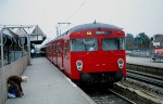 24.09.1979: Få dage før linje E blev omlagt fra at betjene Vestbanen til at betjene Køge Bugt Banen ses her et vogntog bestående af to sæt andengenerations S-tog på Taastrup Station.