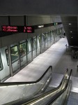 13.06.2008: Metrotog gemmer sig bag glasdørene på Nørreport Station.
