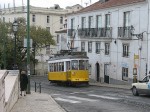 19.03.2008: Vogn nr. 565 forlader stoppestedet Miradouro Santa Luzia på vej ned mod Lissabons centrum.