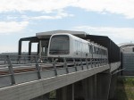 13.06.2008: Metrotog på vej ind på endestationen i Kastrup Lufthavn. Broen umiddelbart før stationen fører over motorvejen mellem Danmark og Sverige.
