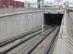 26.02.2009: Tunnelåbningen ved stoppestedet Ingenieros. Der foregår på dette tidspunkt stadig arbejder med at etablere sporskifter inde i tunnelen.