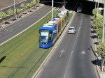 10.01.2011: Vogn nr. 10 på vej under motorvejsbroen midtvejs mellem El Cardonal og Hospital Universitario.