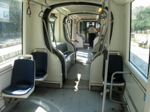 Cityway vognene har 30 siddepladser fordelt på lang- og enkeltsæder. Til gengæld er der rigeligt med plads til de stående passagerer.