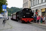 29.08.2014: Tog med lokomotiv nr. 99.2322-8 i spidsen ved standsningsstedet Stadtmitte i Mollistraße.