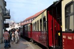 30.08.2013: Tog ved trinbrættet Stadtmitte i Bad Doberan. MBB's personvogne er typisk bygget i perioden 1910-30, og mange er sidenhen blevet restaureret til deres nuværende stand.