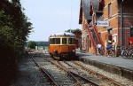 Juni 1983: En af de svenske “daddelæsker”, MB26 på Fakse Ladeplads Station. Vognen, der var bygget i 1954, kom til Østbanen i 1982 og solgtes videre til OHJ i 1985.