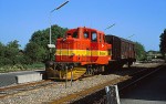 Juli 1983: Diesellokomotiv M9 i spidsen for et godstog på St. Heddinge Station.