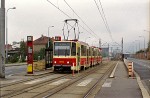 17.10.2000: Tatra KT8D5 ledvogn nr. 9003 ved stoppestedet Čechova čtvrt. Vognen er siden blevet ombygget til type KT8D5.RN2P nr. 9053.