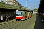 17.10.2000: Tatra KT8D5 ledvogn nr. 9024 ved stoppestedet Vltavská. Vognen er siden blevet ombygget til type KT8D5.RN2P nr. 9074.