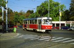 17.10.2003: Tatra T3 vogn nr. 6568 på vej ind i sløjfen på Olšanské hřbitovy. Vognen er siden blevet ombygget til type T3R.P nr. 8449.